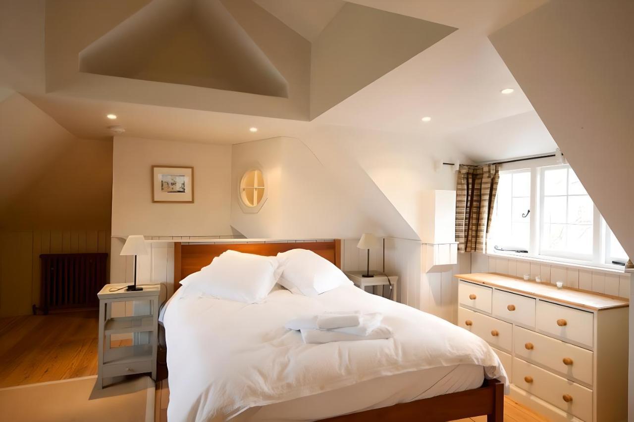The Lodge: Adorable, Romantic Thatched Cottage Freshwater Buitenkant foto