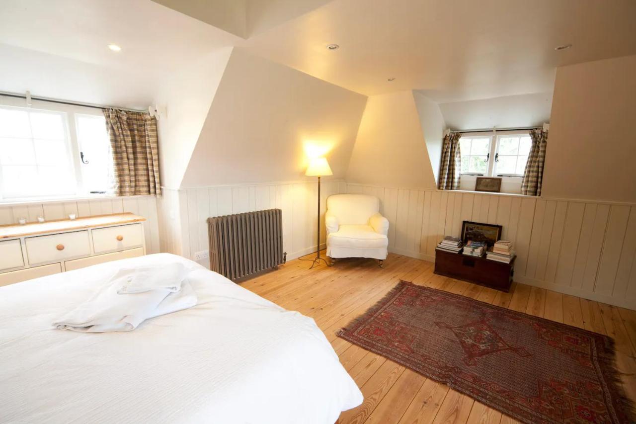 The Lodge: Adorable, Romantic Thatched Cottage Freshwater Buitenkant foto
