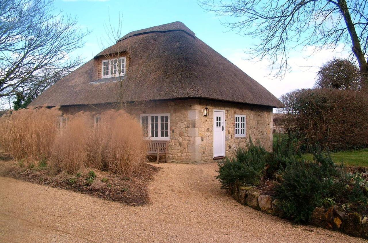 The Lodge: Adorable, Romantic Thatched Cottage Freshwater Buitenkant foto