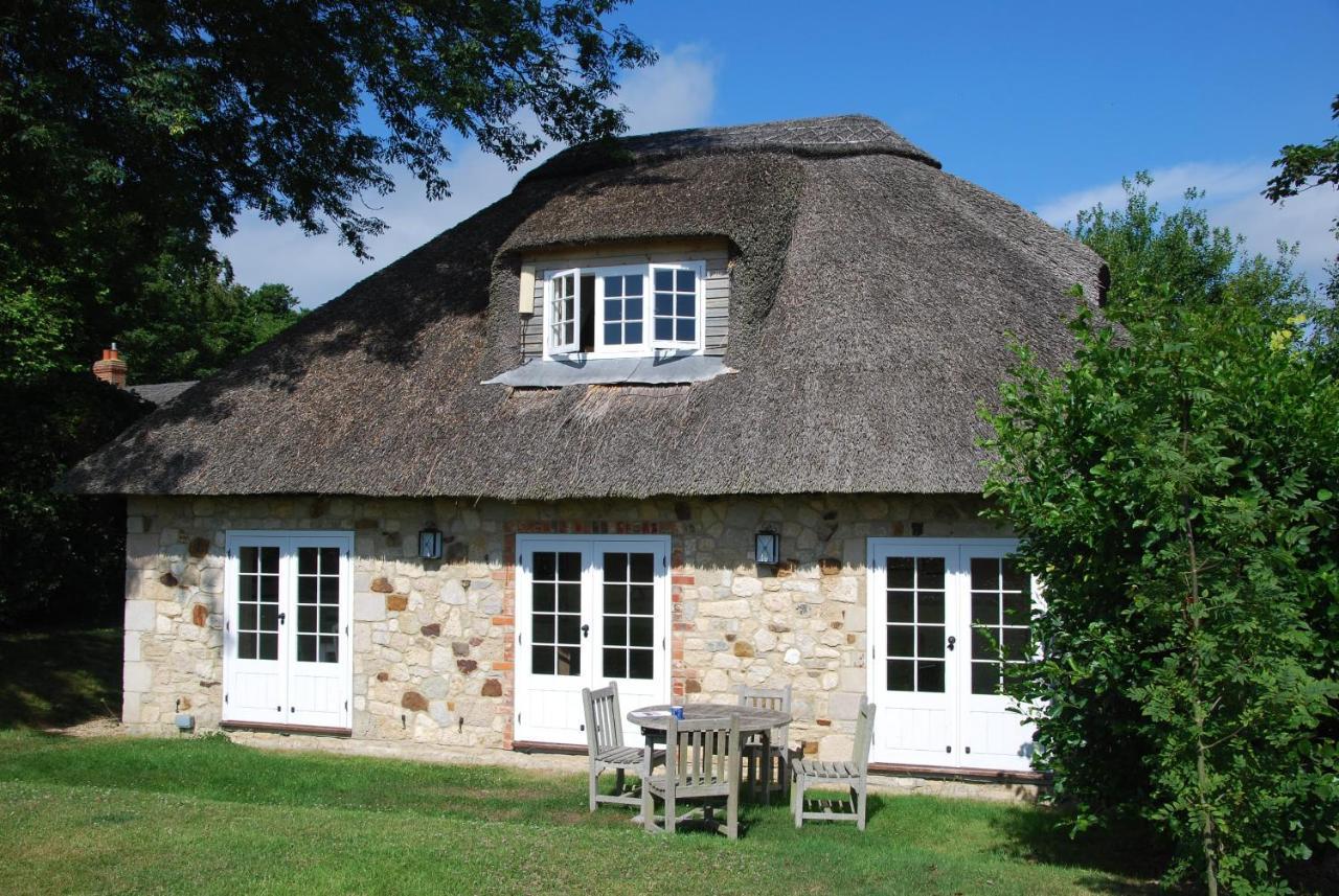 The Lodge: Adorable, Romantic Thatched Cottage Freshwater Buitenkant foto