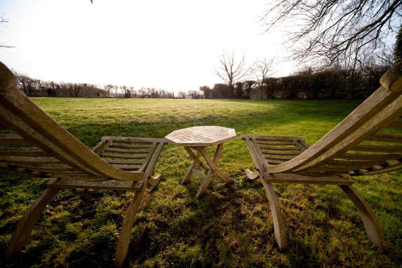 The Lodge: Adorable, Romantic Thatched Cottage Freshwater Buitenkant foto