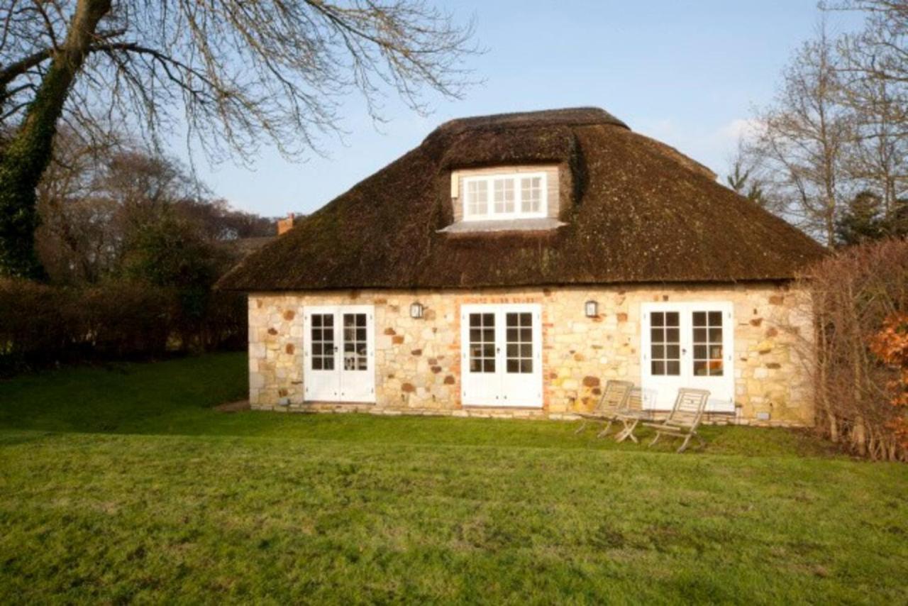 The Lodge: Adorable, Romantic Thatched Cottage Freshwater Buitenkant foto